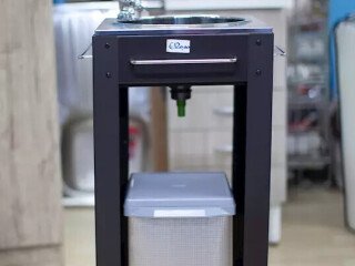 lavabo-portatile-compatto-con-rubinetto-e-cestino-integrato