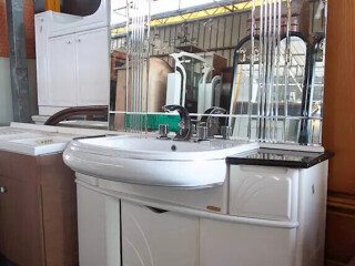 lavabo-e-mobile-da-bagno-con-specchio-24751