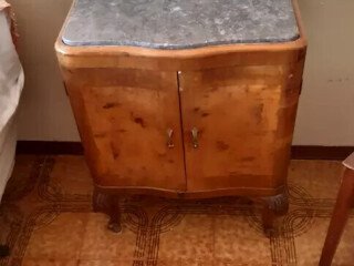 comodini-e-sedie-antiche
