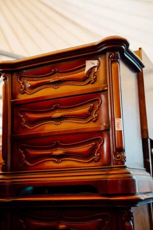 comodino-classico-con-finiture-24679-big-0