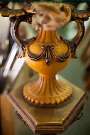 piedistallo-stile-classico-ocra-e-bronzo-24332-big-1